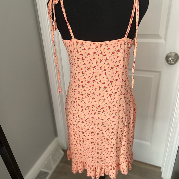 New Urban threads coral floral gathered bodice ruffled bottom dress in size 8 - Picture 9 of 9